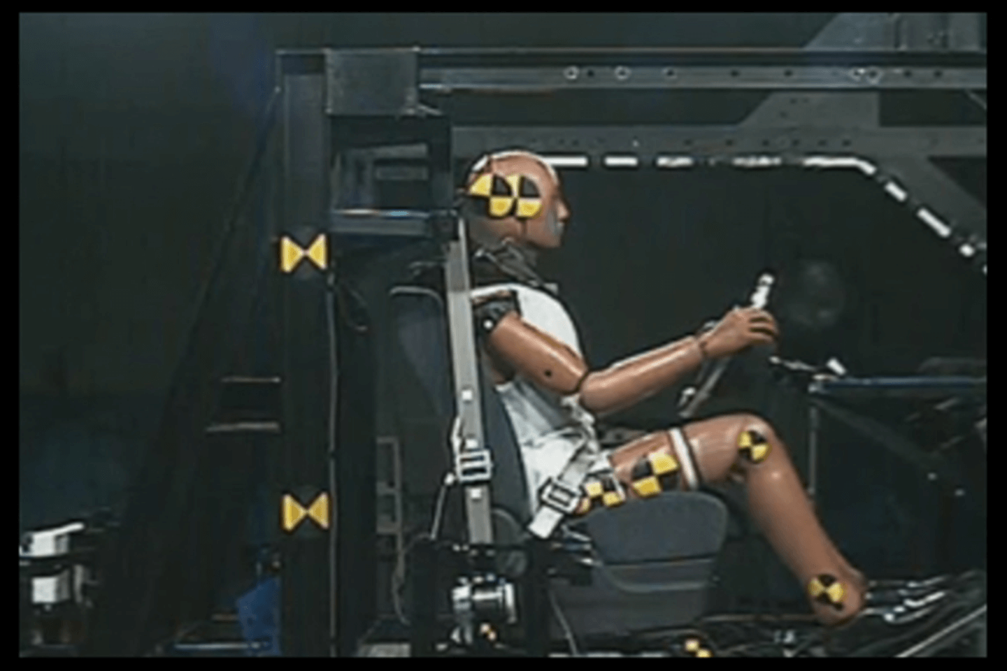 Automotive Safety Systems｜Businesses and Products｜Ashimori Industry Co